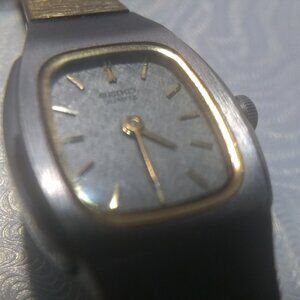 Seiko 2Y00 5061 Ladies Silver Gold Tone Watch Quartz New Bat Works Vintage